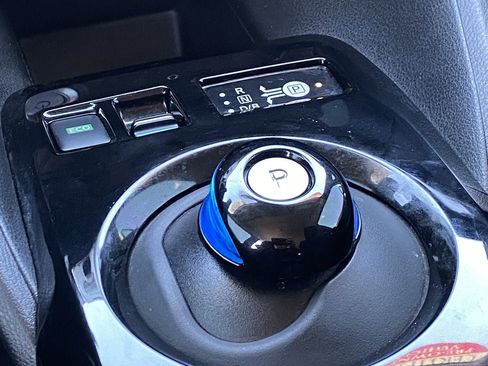 Used 2019 Nissan Leaf SV w/ SV Technology Package FWD image 21