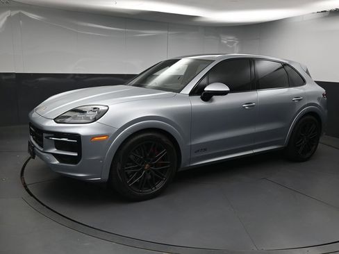 Certified 2025 Porsche Cayenne GTS image 4