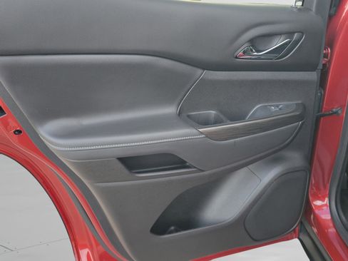 Used 2023 GMC Acadia SLT w/ Elevation Edition image 12