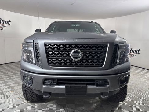 Used 2018 Nissan Titan SV w/ SV Convenience Package image 2