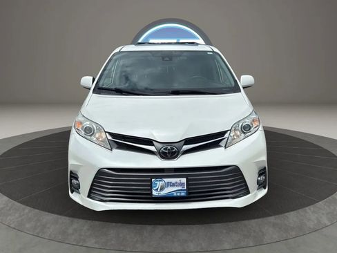 Used 2019 Toyota Sienna XLE w/ Entertainment Package image 22