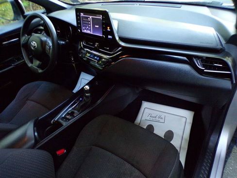 Used 2019 Toyota C-HR LE FWD image 19