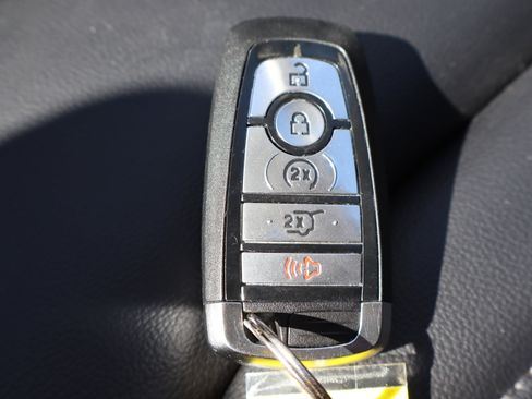 Used 2024 Ford Edge SEL w/ Convenience Package image 32