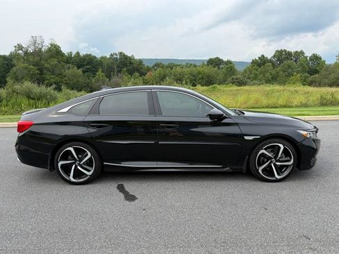 Used 2018 Honda Accord Sport image 4