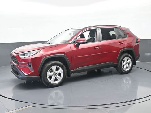 Used 2020 Toyota RAV4 XLE w/ Convenience Package image 2