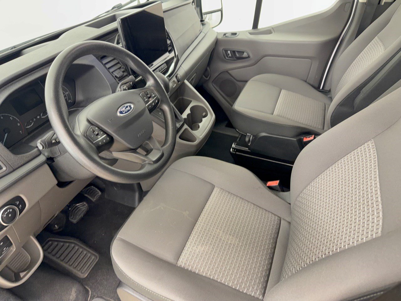 Used 2025 Ford Transit 350 XLT RWD image 4