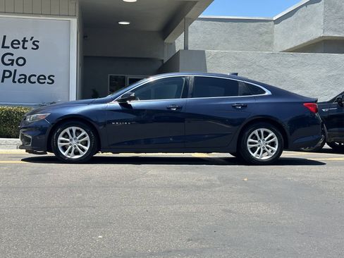 Used 2017 Chevrolet Malibu LT FWD image 2