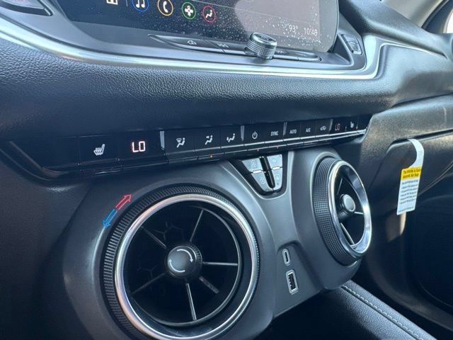 Used 2025 Chevrolet Blazer LT FWD image 5
