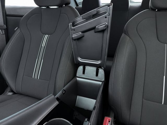 New 2025 Hyundai Elantra SEL FWD image 18