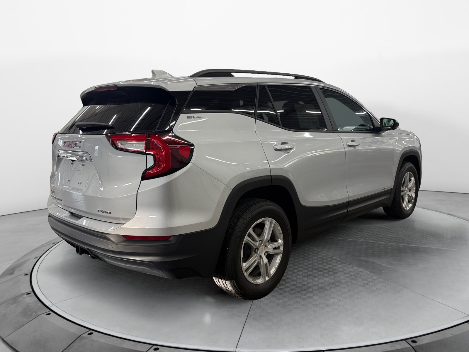 Used 2022 GMC Terrain SLE w/ Driver Convenience Package AWD/4WD image 5