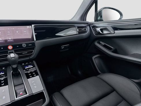 Certified 2026 Porsche Macan AWD/4WD image 26