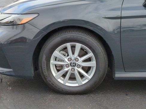 Used 2025 Toyota Camry SE image 7
