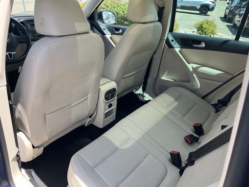 Used 2016 Volkswagen Tiguan SE AWD/4WD image 19