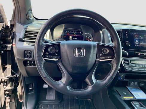 Used 2025 Honda Passport Black Edition image 11
