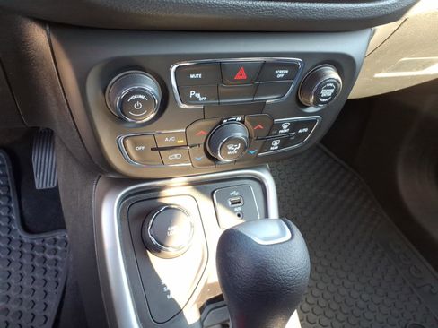 Used 2018 Jeep Compass Sport w/ Tech Group image 18