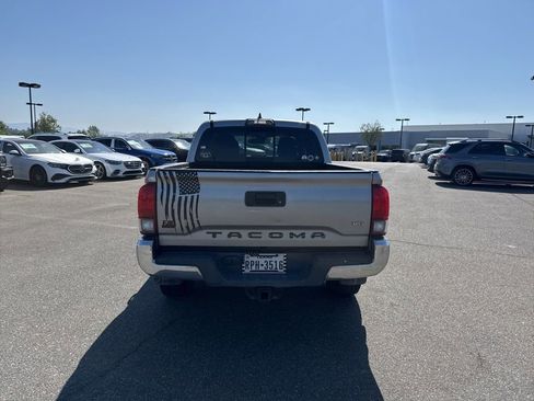 Used 2018 Toyota Tacoma TRD Off-Road AWD/4WD image 6