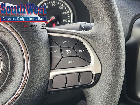 Used 2023 Jeep Renegade Latitude image 28