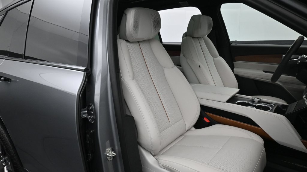 Certified 2027 Cadillac Vistiq Sport AWD/4WD image 17