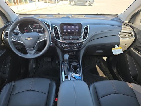 Used 2023 Chevrolet Equinox Premier image 14