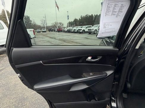 Used 2018 Kia Sorento L image 15