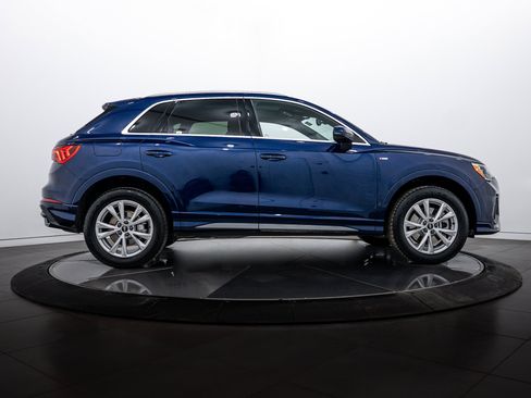 Certified 2022 Audi Q3 2.0T Premium w/ Convenience Package image 3