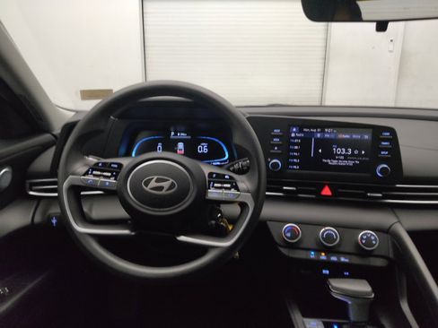 Used 2025 Hyundai Elantra SE FWD image 22