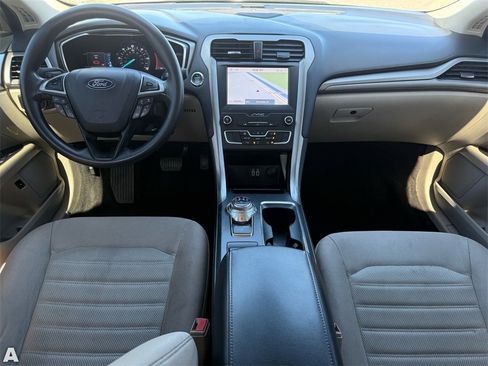 Used 2020 Ford Fusion SE image 27