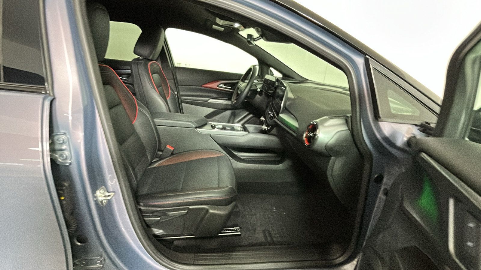 Used 2024 Chevrolet Equinox EV RS FWD image 36
