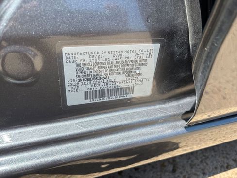 Used 2025 Nissan Versa SV FWD image 27