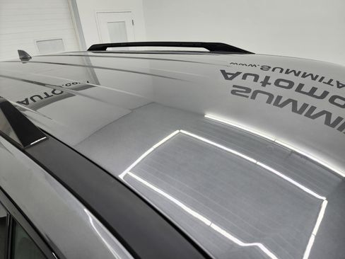 Used 2025 Nissan Pathfinder SV image 4