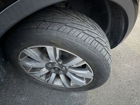 Used 2018 Land Rover Discovery Sport HSE Luxury image 28