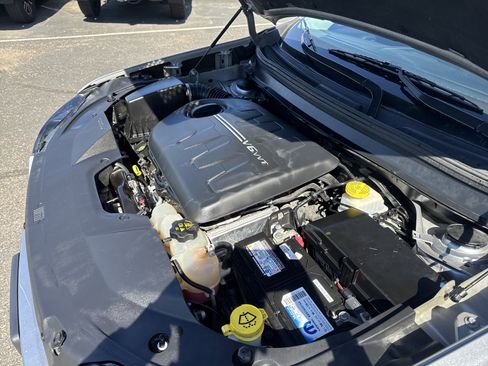 Used 2019 Jeep Cherokee Limited AWD/4WD image 12