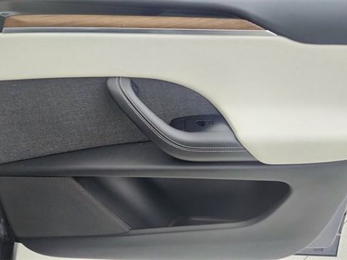 Used 2022 Tesla Model X Base image 22