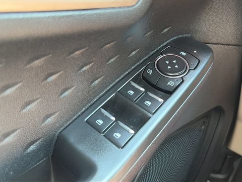 Used 2020 Ford Escape SE FWD image 30
