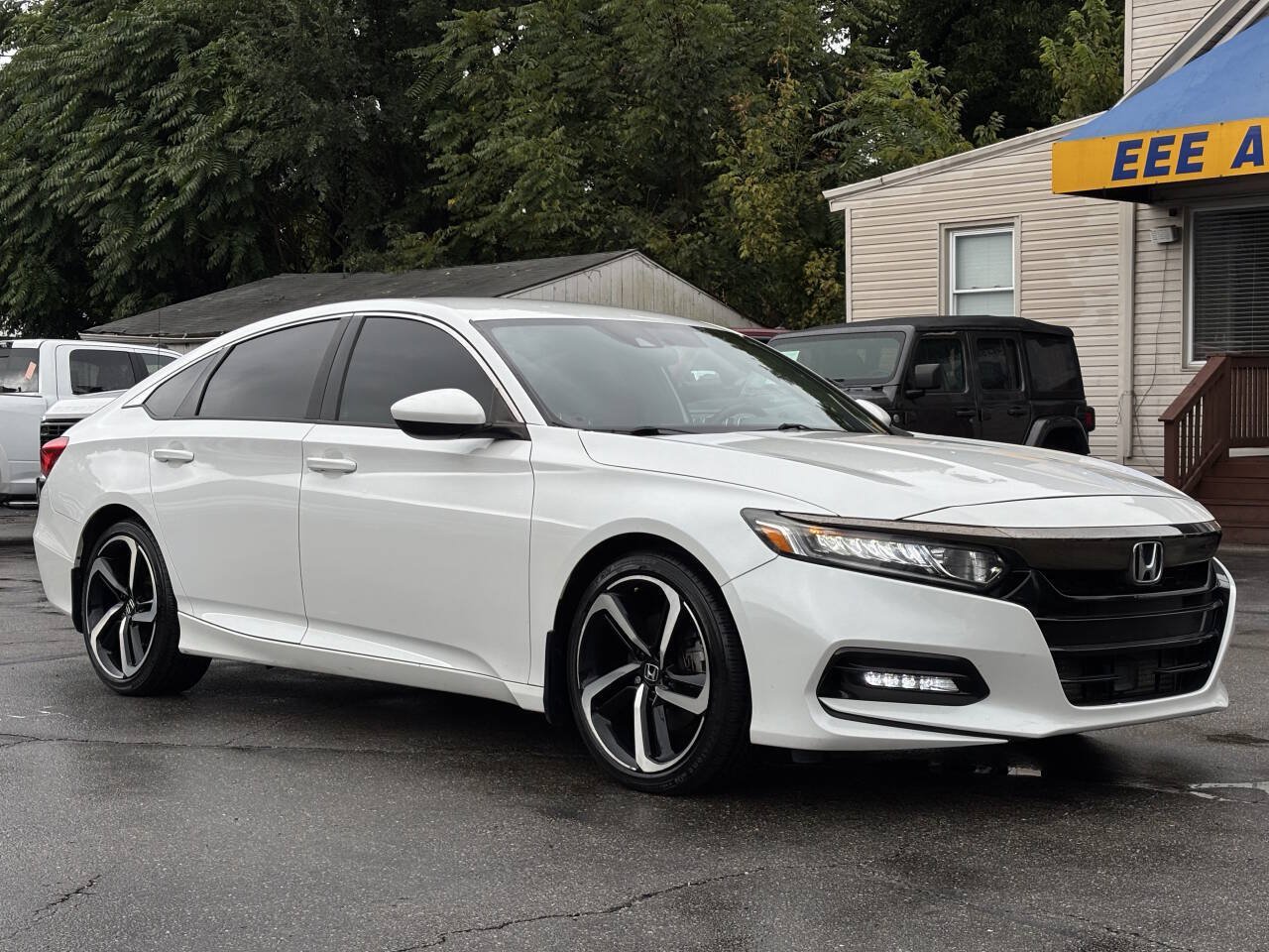 Used 2018 Honda Accord Sport image 2