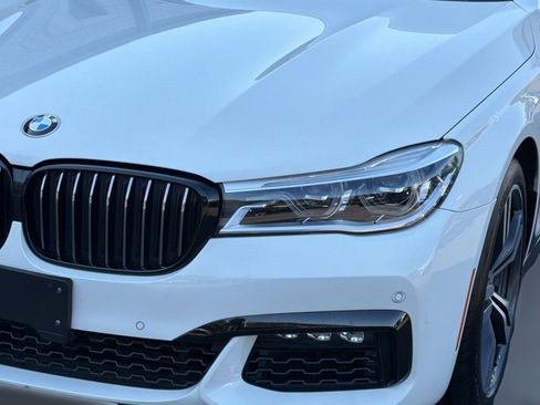 Used 2019 BMW 750i w/ Executive Package RWD image 11