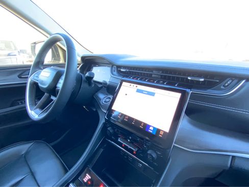 Used 2023 Jeep Grand Cherokee Limited image 41