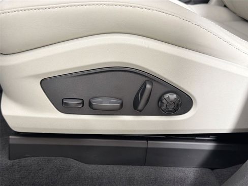Used 2026 Porsche Macan Electric RWD image 32