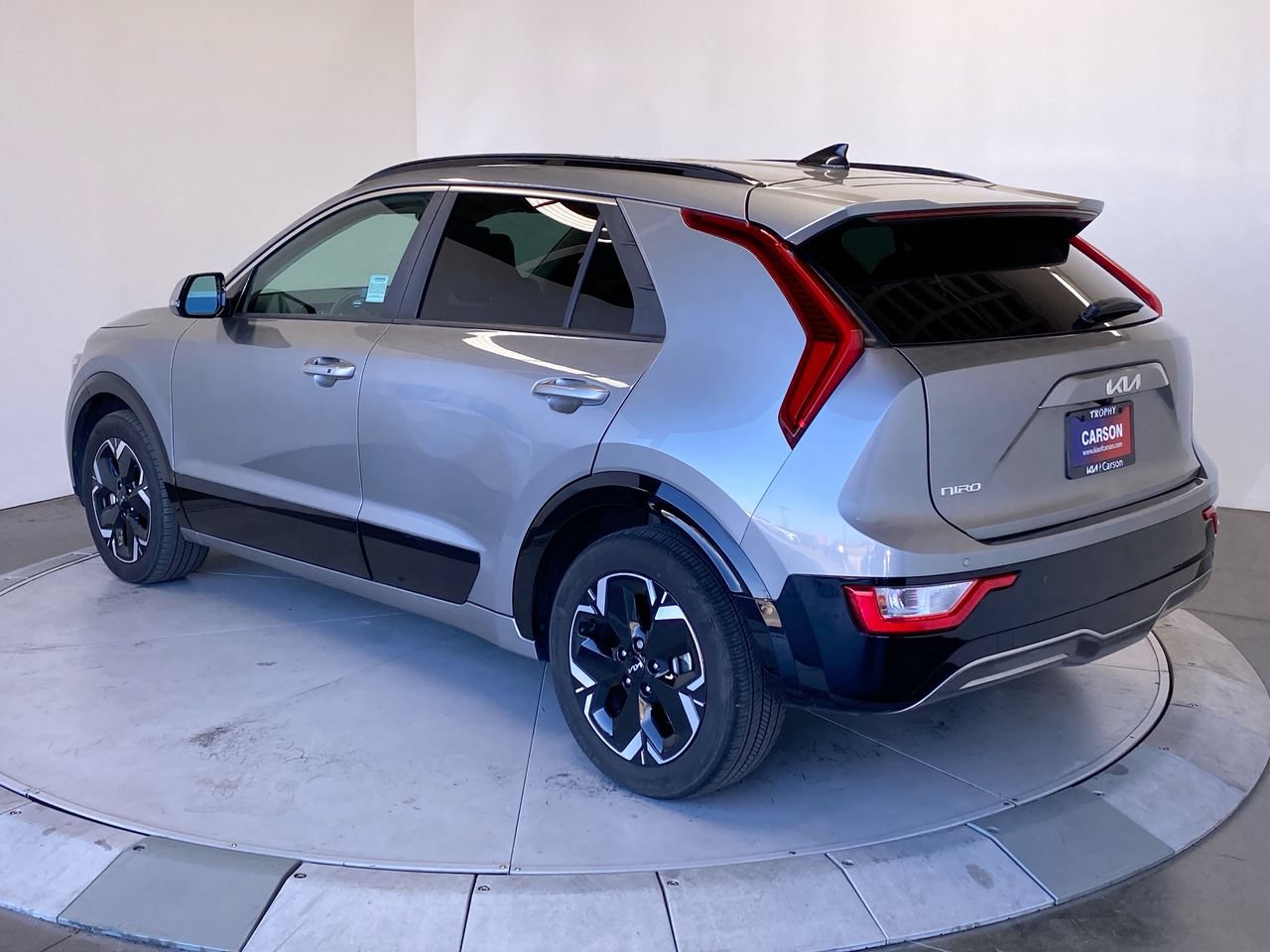 Certified 2024 Kia Niro Wind FWD image 3