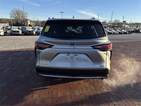 Used 2025 Toyota Sienna Platinum image 13