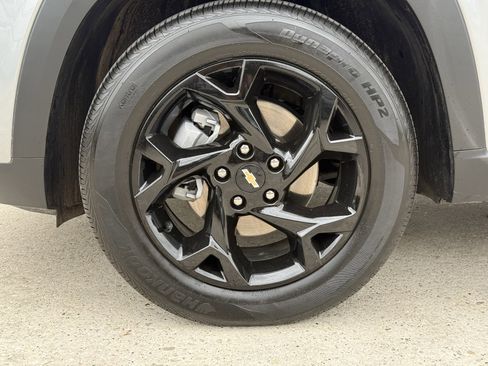 Used 2025 Chevrolet Trax LT FWD image 13