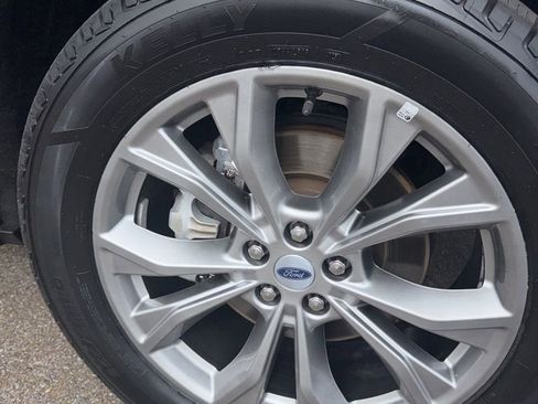 Used 2023 Ford Explorer Limited w/ Equipment Group 301A image 5