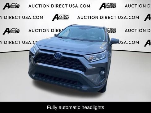 Used 2021 Toyota RAV4 XLE Premium image 6