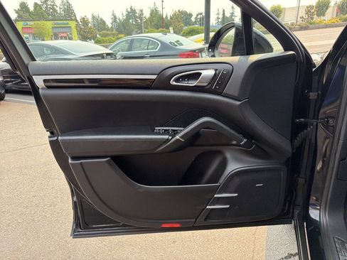 Used 2016 Porsche Cayenne S AWD/4WD image 30