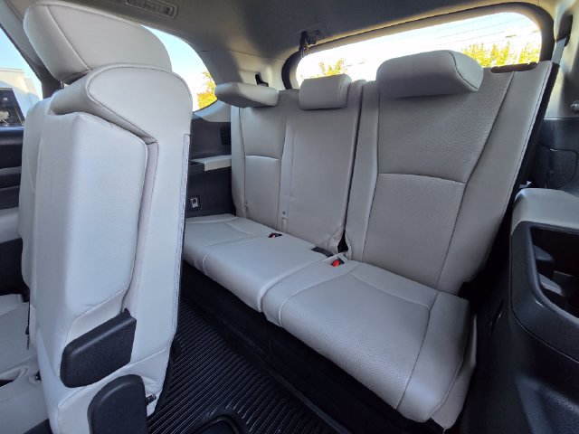 Used 2024 Toyota Grand Highlander AWD Hybrid image 24