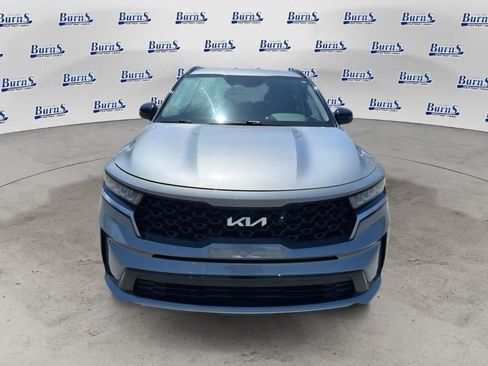 Used 2022 Kia Sorento S FWD image 2