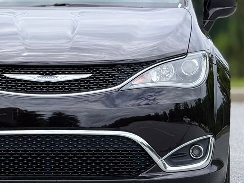 Used 2017 Chrysler Pacifica Touring-L FWD image 15