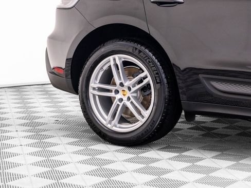 Certified 2026 Porsche Macan AWD/4WD image 33