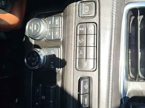 Used 2024 GMC Yukon Denali Ultimate image 34