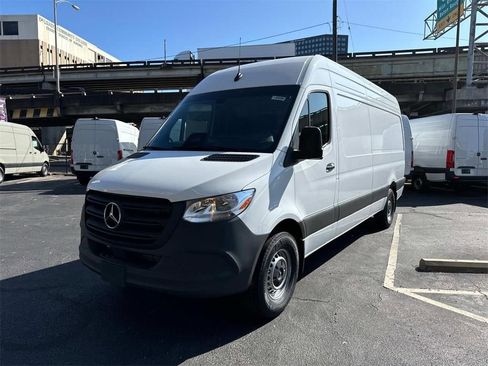 Used 2025 Mercedes-Benz Sprinter 2500 image 3